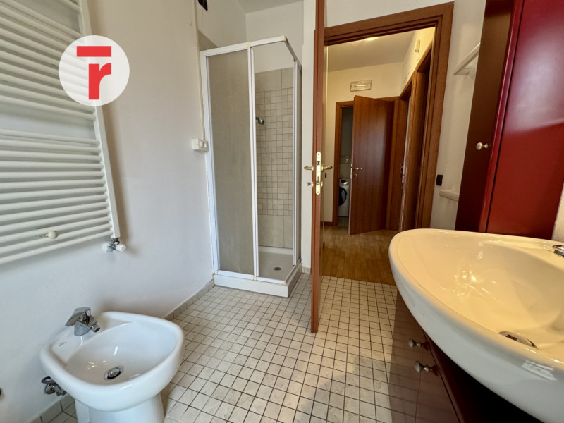 ARZERGRANDE - Centro. Zona servita e tranquilla nel contempo comodo a Chiesa e Municipio.

Primo ...