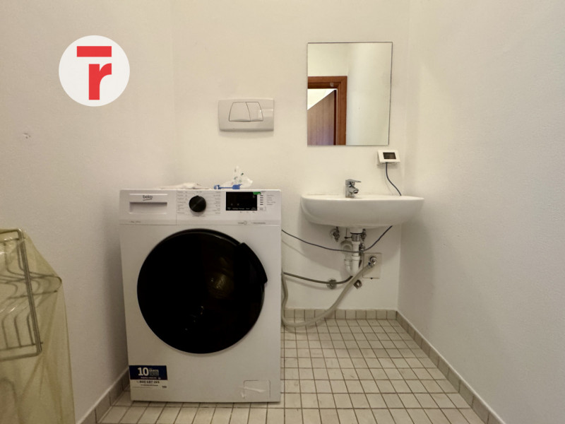 ARZERGRANDE - Centro. Zona servita e tranquilla nel contempo comodo a Chiesa e Municipio.

Primo ...