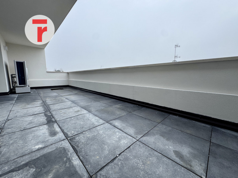 TORRE

Un’occasione unica per chi cerca un attico esclusivo in una zona verde e tranquilla, perfe...