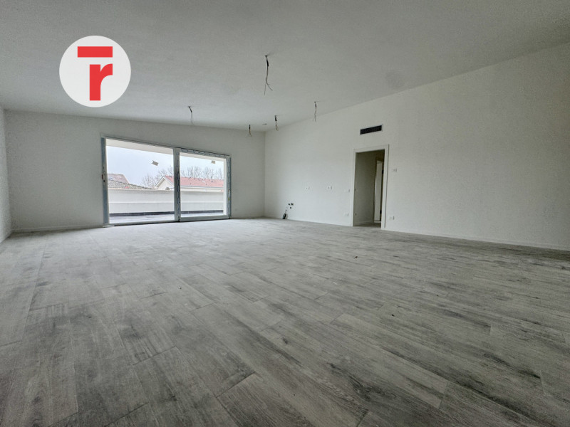 TORRE

Un’occasione unica per chi cerca un attico esclusivo in una zona verde e tranquilla, perfe...