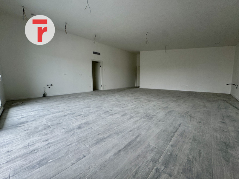 TORRE

Un’occasione unica per chi cerca un attico esclusivo in una zona verde e tranquilla, perfe...