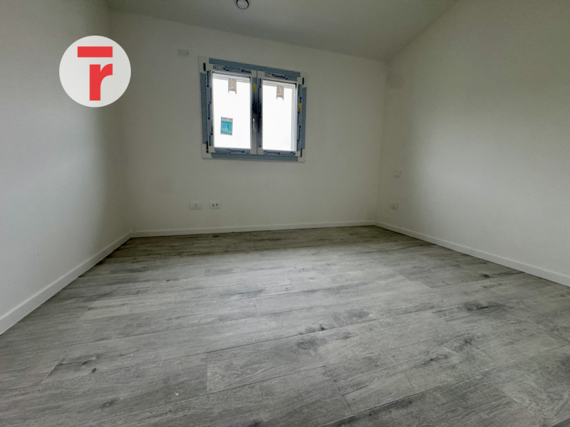 TORRE

Un’occasione unica per chi cerca un attico esclusivo in una zona verde e tranquilla, perfe...