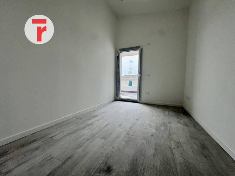 TORRE

Un’occasione unica per chi cerca un attico esclusivo in una zona verde e tranquilla, perfe...