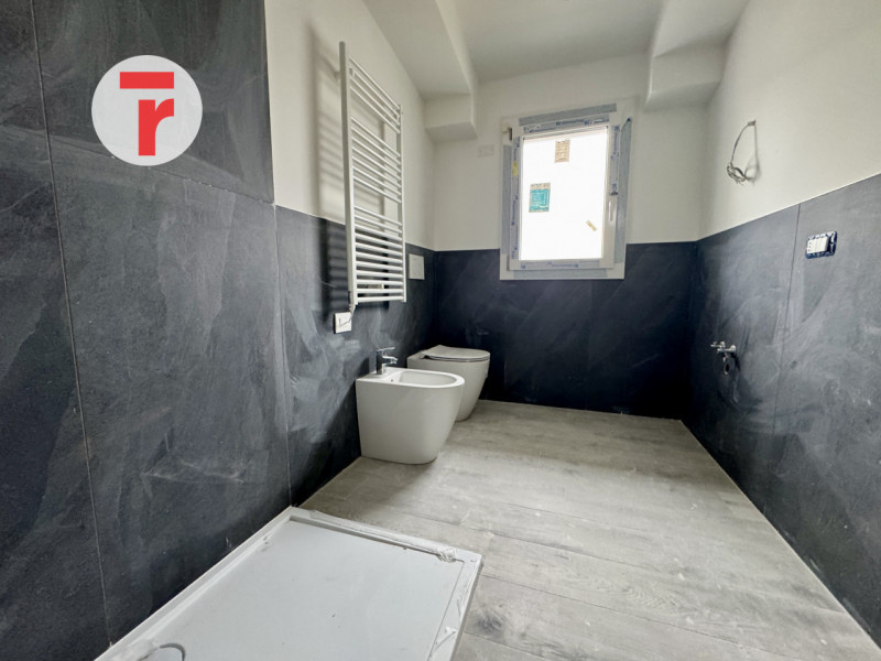 TORRE

Un’occasione unica per chi cerca un attico esclusivo in una zona verde e tranquilla, perfe...