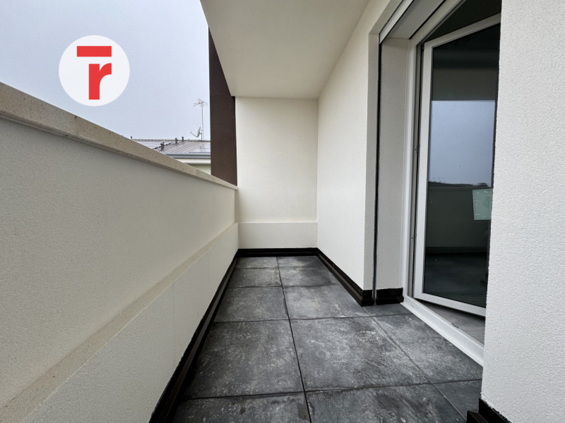 TORRE

Un’occasione unica per chi cerca un attico esclusivo in una zona verde e tranquilla, perfe...