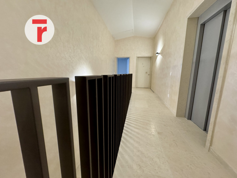 TORRE

Un’occasione unica per chi cerca un attico esclusivo in una zona verde e tranquilla, perfe...