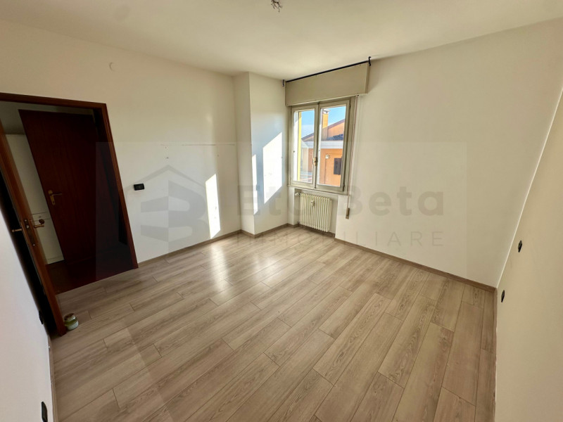 Nel cuore pulsante di Noventa Padovana, proponiamo in esclusiva appartamento trilocale situato al...