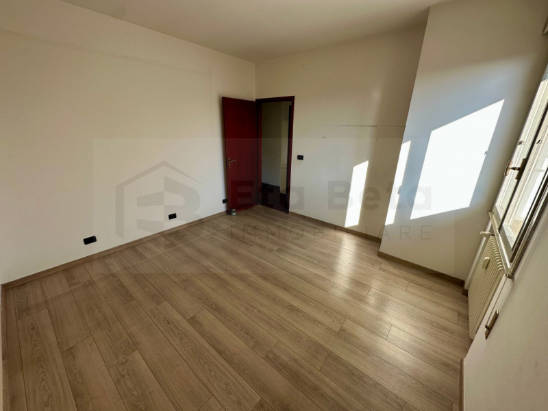 Nel cuore pulsante di Noventa Padovana, proponiamo in esclusiva appartamento trilocale situato al...