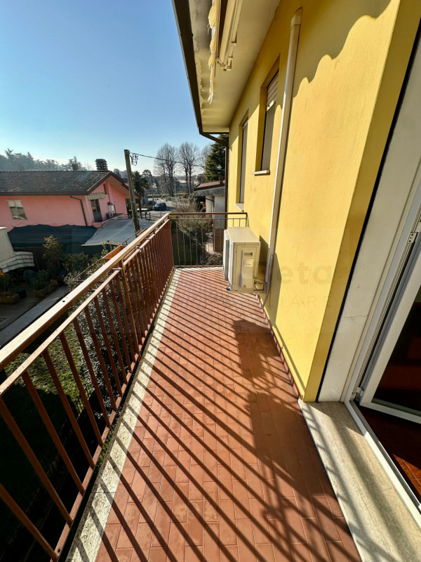 Nel cuore pulsante di Noventa Padovana, proponiamo in esclusiva appartamento trilocale situato al...