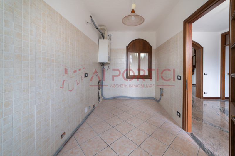 PIOVE DI SACCO zona ex piscina - Porzione di BIFAMILIARE situata in elegante contesto residenzial...