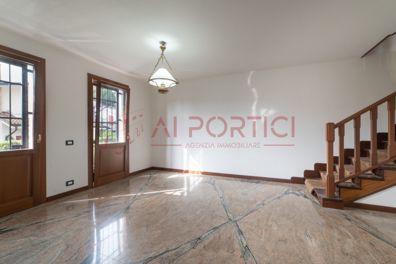 PIOVE DI SACCO zona ex piscina - Porzione di BIFAMILIARE situata in elegante contesto residenzial...