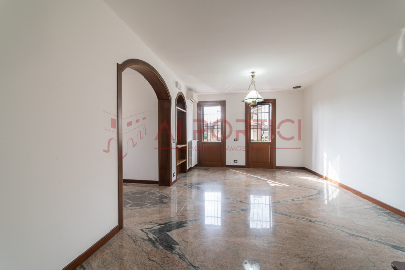 PIOVE DI SACCO zona ex piscina - Porzione di BIFAMILIARE situata in elegante contesto residenzial...