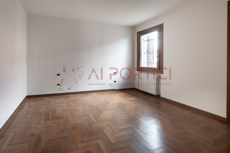 PIOVE DI SACCO zona ex piscina - Porzione di BIFAMILIARE situata in elegante contesto residenzial...