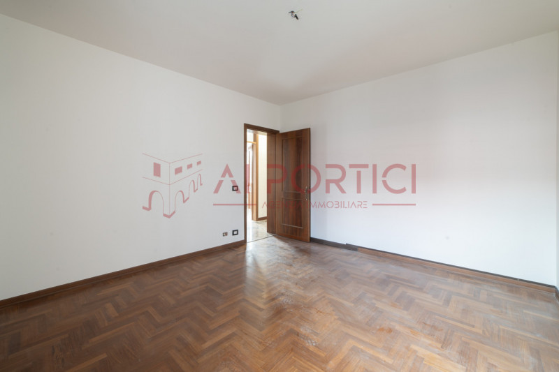 PIOVE DI SACCO zona ex piscina - Porzione di BIFAMILIARE situata in elegante contesto residenzial...