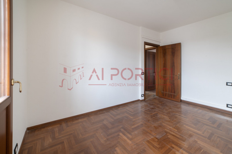 PIOVE DI SACCO zona ex piscina - Porzione di BIFAMILIARE situata in elegante contesto residenzial...