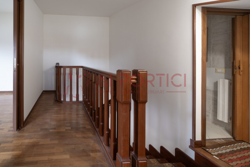 PIOVE DI SACCO zona ex piscina - Porzione di BIFAMILIARE situata in elegante contesto residenzial...