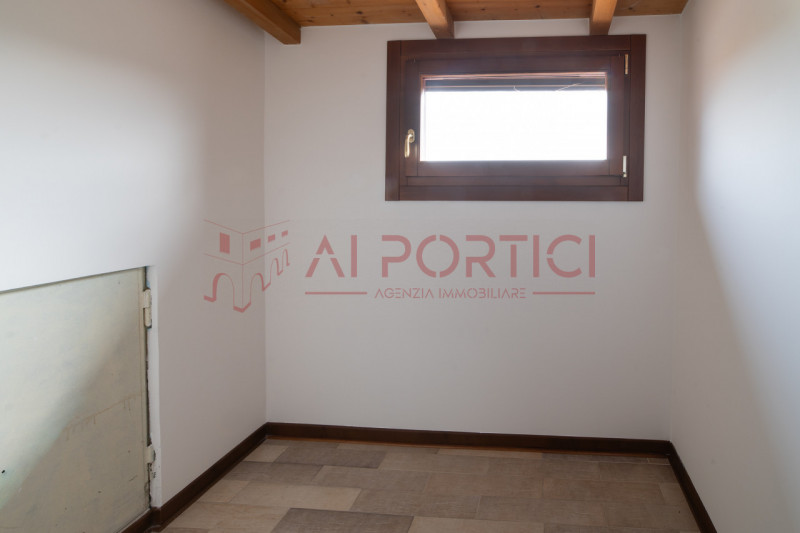 PIOVE DI SACCO zona ex piscina - Porzione di BIFAMILIARE situata in elegante contesto residenzial...