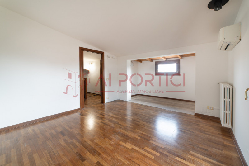 PIOVE DI SACCO zona ex piscina - Porzione di BIFAMILIARE situata in elegante contesto residenzial...