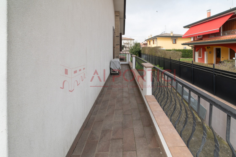 PIOVE DI SACCO zona ex piscina - Porzione di BIFAMILIARE situata in elegante contesto residenzial...