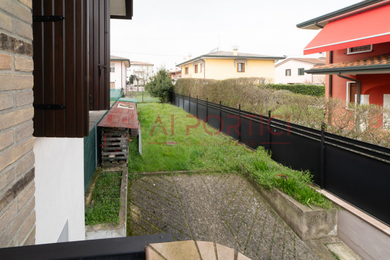 PIOVE DI SACCO zona ex piscina - Porzione di BIFAMILIARE situata in elegante contesto residenzial...