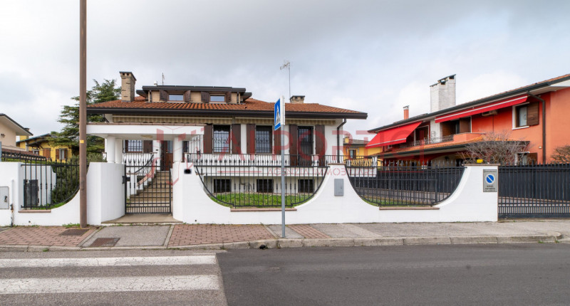 PIOVE DI SACCO zona ex piscina - Porzione di BIFAMILIARE situata in elegante contesto residenzial...
