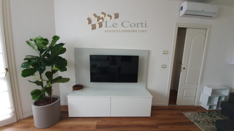 In una bella zona residenziale, comoda ai servizi, proponiamo appartamento posto al secondo piano...