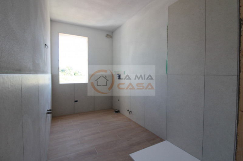 Legnaro - In contesto residenziale tranquillo e moderno, proponiamo porzione centrale di nuova co...