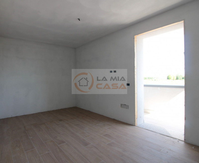 Legnaro - In contesto residenziale tranquillo e moderno, proponiamo porzione centrale di nuova co...