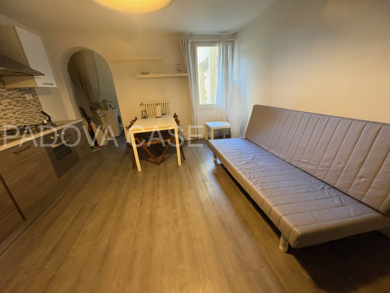 SOLO REFERENZIATI 

nella rinomata zona Savonarola, all'interno delle storiche Mura Cinquecentesc...