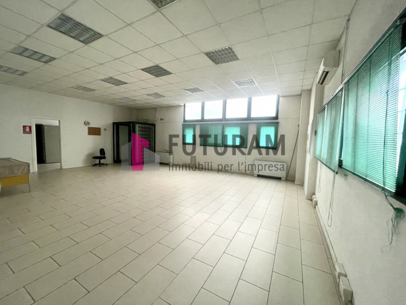 RIF: 135NM - PONTE SAN NICOLO'  (PD) - PER INFO 340 335 8378 - 0444/310220

Propongo in affitto u...