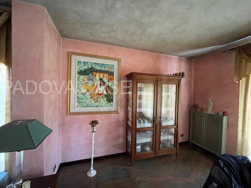 Esclusiva Villa Singola con Parco di 1.500 mq: Il Tuo Rifugio di Prestigio a Vigonza
Sogni ampi s...