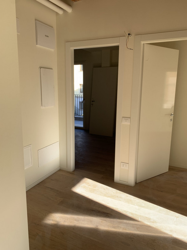 Vicenza centro storico: su palazzo restaurato, luminoso ultimo piano servito da ascensore, compos...