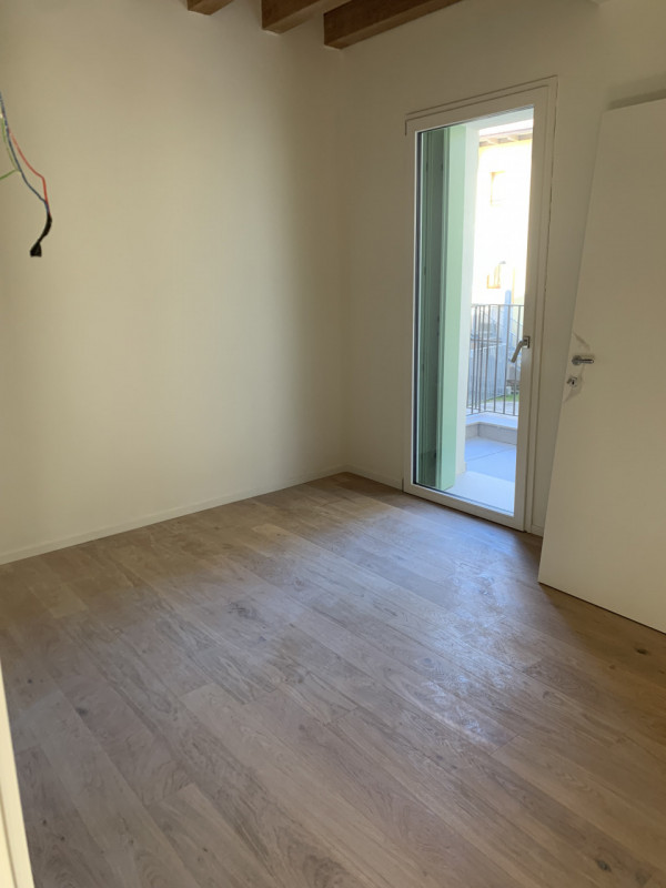 Vicenza centro storico: su palazzo restaurato, luminoso ultimo piano servito da ascensore, compos...