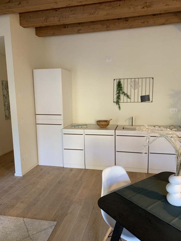 Vicenza centro storico: su palazzo restaurato, luminoso ultimo piano servito da ascensore, compos...