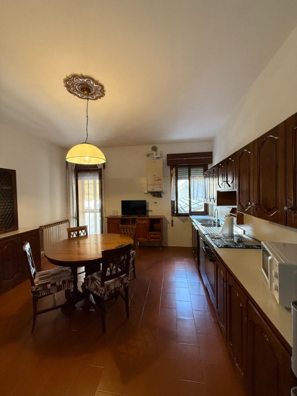 Da Riattare 3Camere Garage Taverna Ascensore

Vicenza , appartamento al piano Primo in palazzina ...