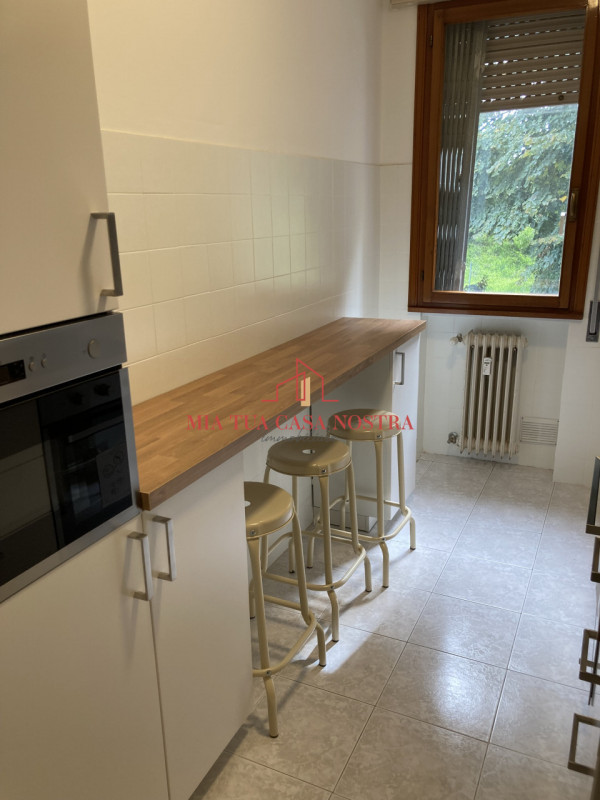 PALTANA: Affittasi camera doppia, per due studenti, in appartamento condiviso; l'appartamento si ...