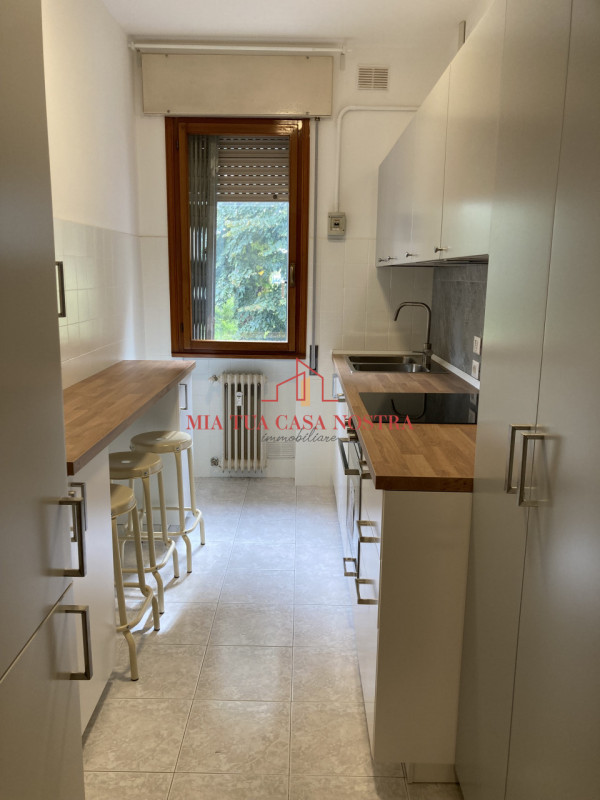 PALTANA: Affittasi camera doppia, per due studenti, in appartamento condiviso; l'appartamento si ...