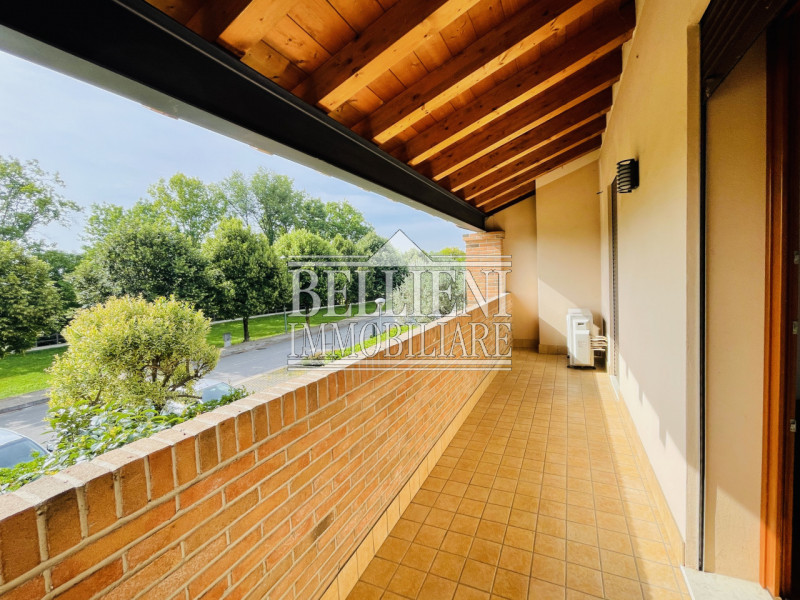 CALDOGNO: tra Cresole e Rettorgole, in contesto di villette a schiera circondato dal verde, VILLE...