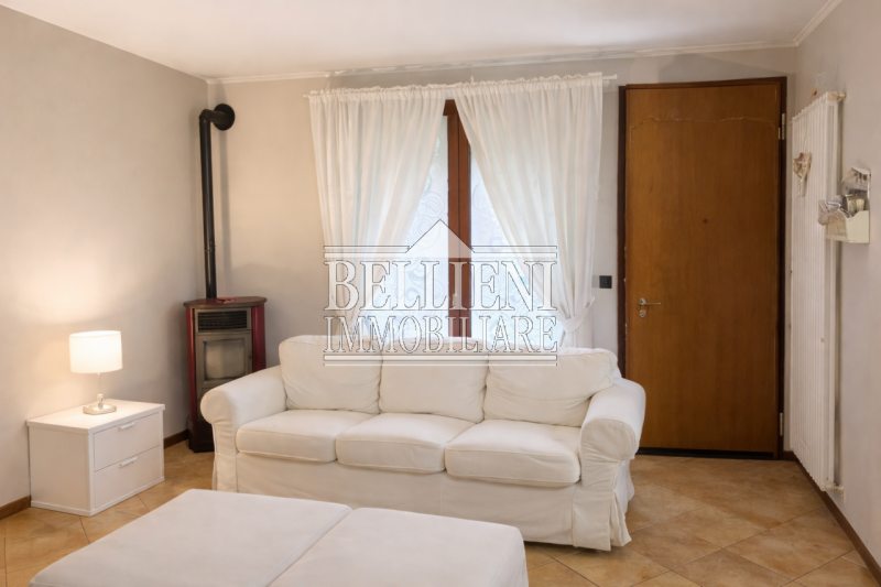 CALDOGNO: tra Cresole e Rettorgole, in contesto di villette a schiera circondato dal verde, VILLE...