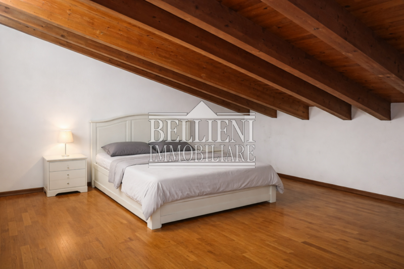 CALDOGNO: tra Cresole e Rettorgole, in contesto di villette a schiera circondato dal verde, VILLE...