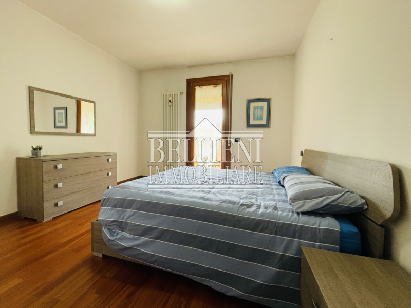 CALDOGNO: tra Cresole e Rettorgole, in contesto di villette a schiera circondato dal verde, VILLE...