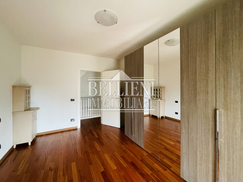 CALDOGNO: tra Cresole e Rettorgole, in contesto di villette a schiera circondato dal verde, VILLE...