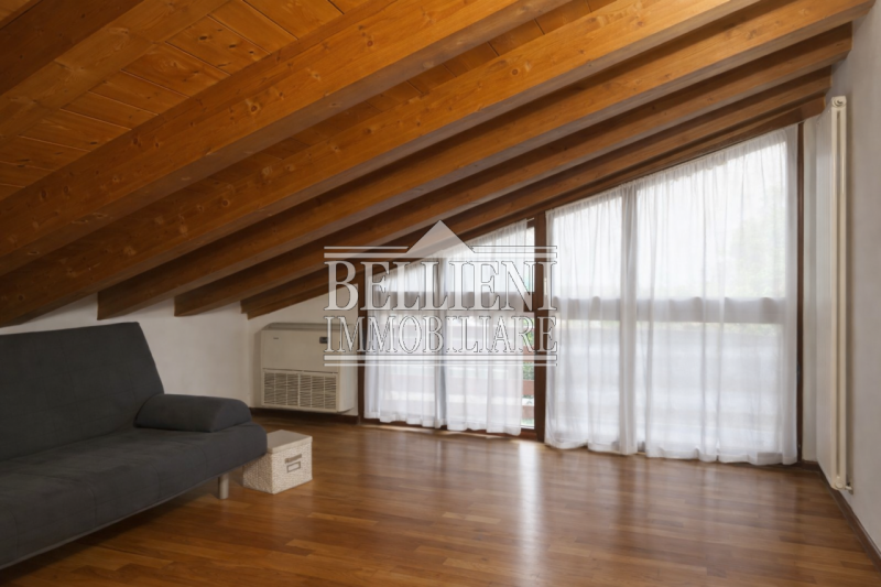 CALDOGNO: tra Cresole e Rettorgole, in contesto di villette a schiera circondato dal verde, VILLE...