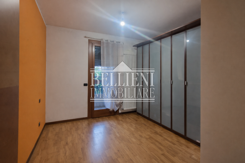 CALDOGNO: tra Cresole e Rettorgole, in contesto di villette a schiera circondato dal verde, VILLE...