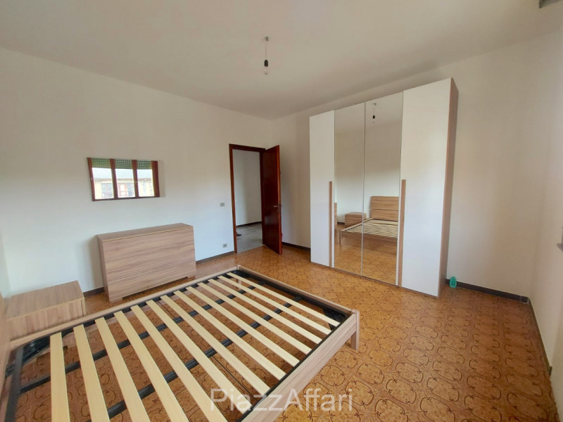 In zona tranquilla e riservata comoda al centro, si propone, in affitto, appartamento al primo pi...