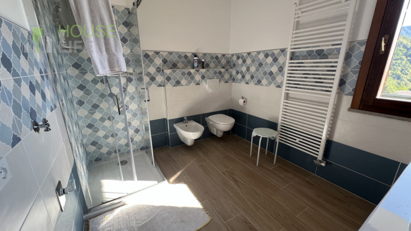 Valli del Pasubio - Zona Malunga: Appartamento al piano terra arredato con tre camere bagno e amp...