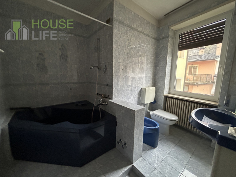 VALLI DEL PASUBIO: in posizione centrale, CASA SINGOLA composta da un tricamere al primo piano, n...