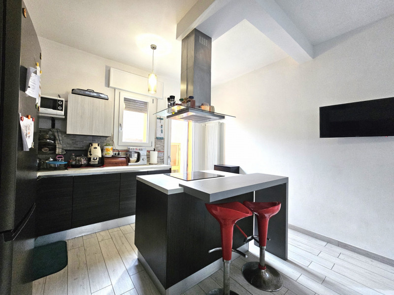 Vieni a scoprire questa porzione di bifamiliare recentemente ristrutturata, situata a di Bagnoli ...