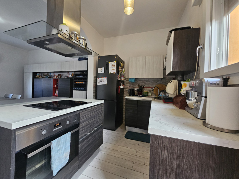 Vieni a scoprire questa porzione di bifamiliare recentemente ristrutturata, situata a di Bagnoli ...