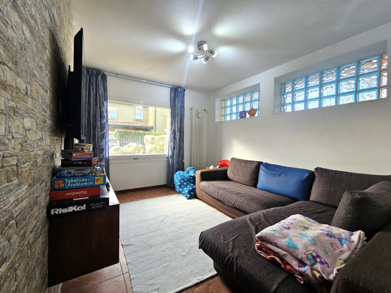 Vieni a scoprire questa porzione di bifamiliare recentemente ristrutturata, situata a di Bagnoli ...